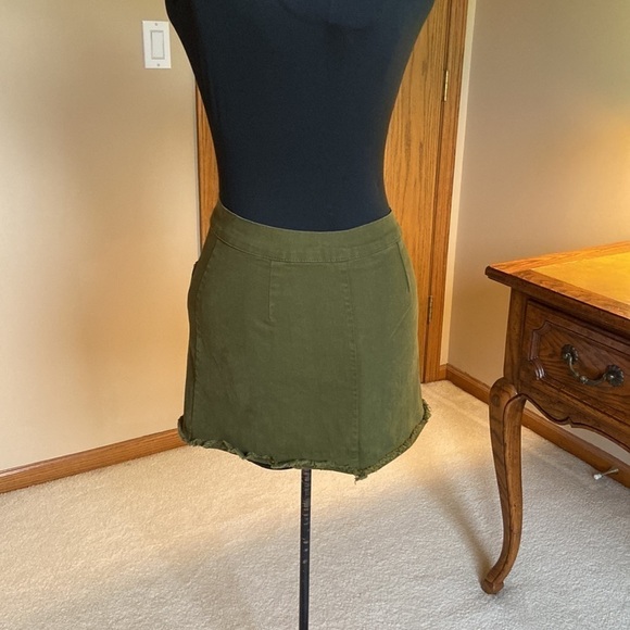 Khaki Green Fringed Hem Cutoff Jean Skirt with Grommets and Cream Ribbon Small - Picture 8 of 11